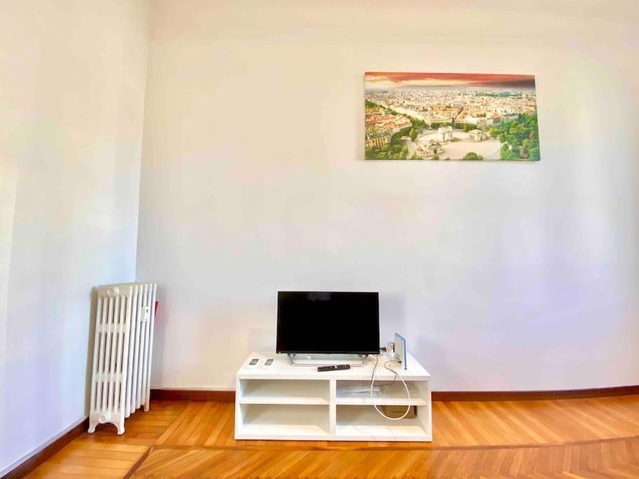 In Centro10 Minuti Dal Duomo Apartment Milano Ngoại thất bức ảnh